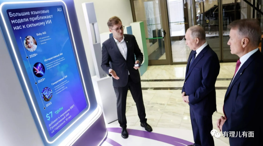 寒风中乌克兰最大国旗被撕裂！