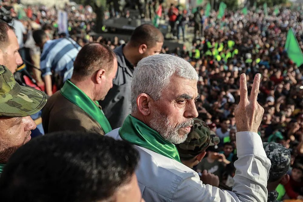 跟憨豆学的？不用哈马斯出手，人质自己就“要挟”以色列政府