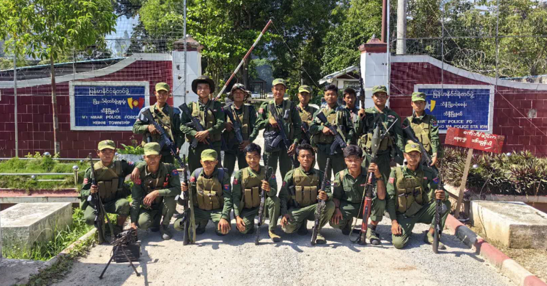 树上长95步枪，地里捡子弹？果敢同盟军的武器装备到底从哪来？