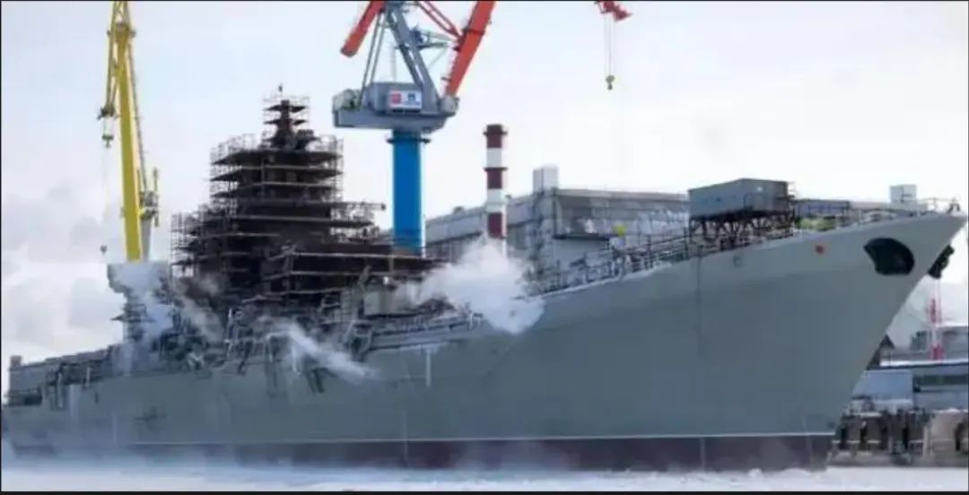 全球最强战舰！俄海军2万吨核巨兽点火，排水量超过2艘055大驱