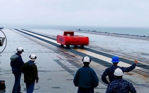 “福建”舰弹射了个“红色小车”入海，电磁弹完航母就要海试了 ？