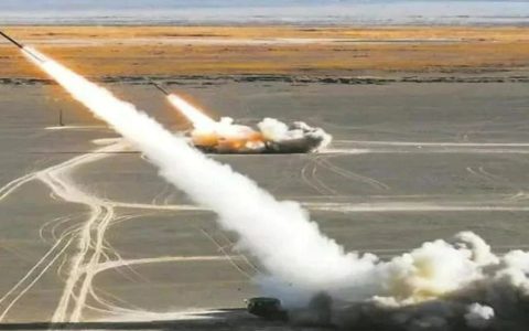 终于来了！中国超级远火，500公里的陆军战术导弹，公开露面