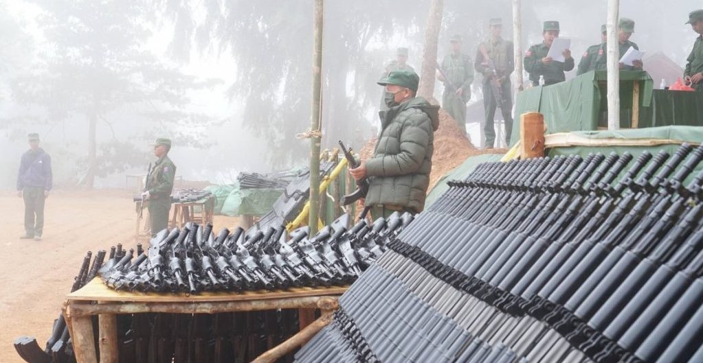 树上长95步枪，地里捡子弹？果敢同盟军的武器装备到底从哪来？