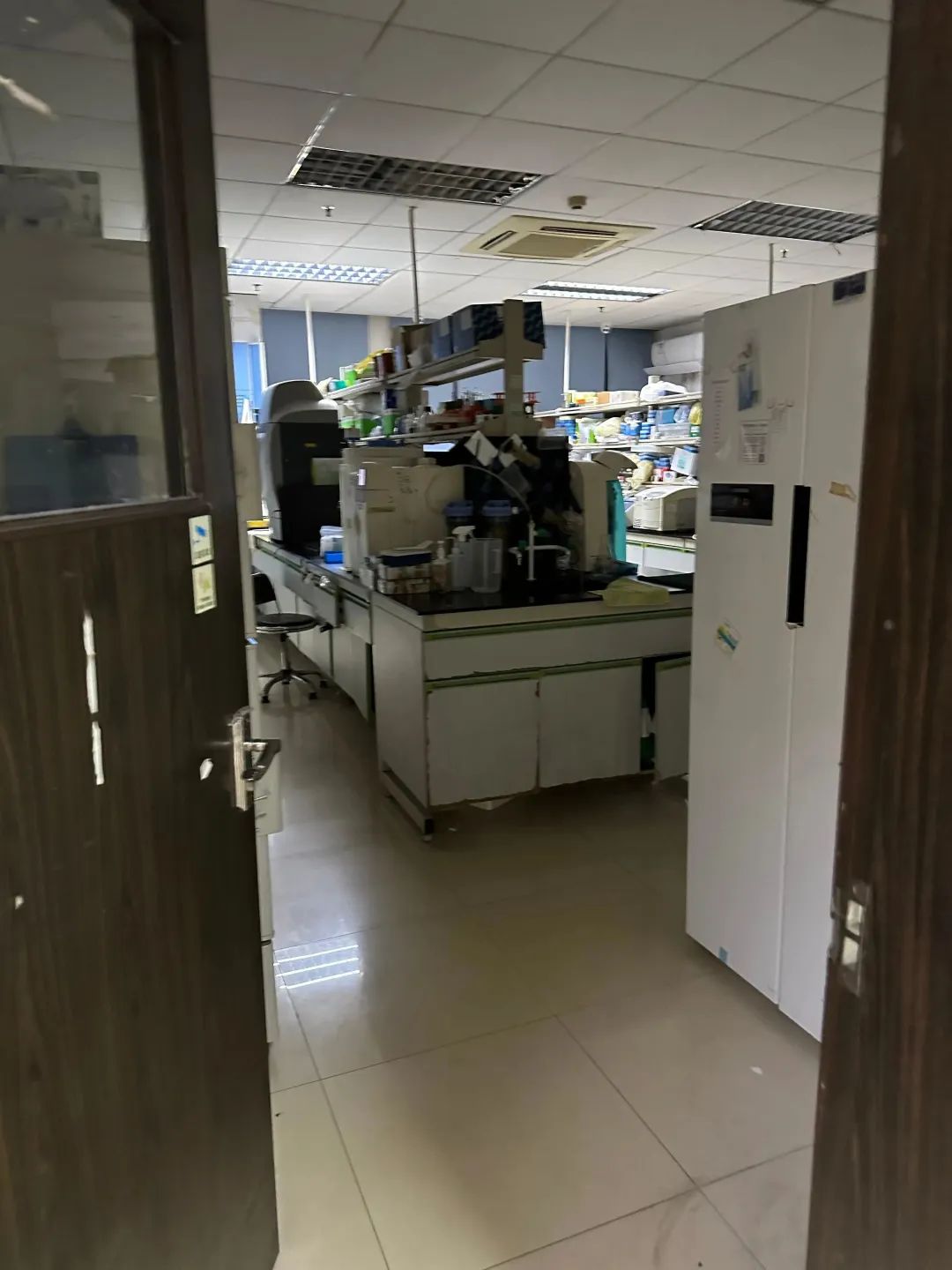 中山二院乳腺肿瘤实验室已拆除？记者实探→