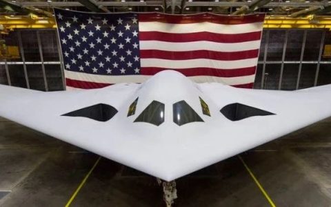 美国加紧打造战略轰炸机项目，B-21“突袭者”首飞在即