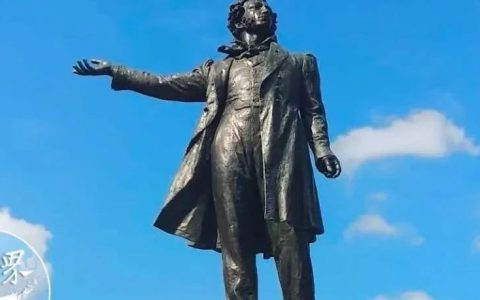 冰雪中孕育的太阳：俄罗斯文学中心主义