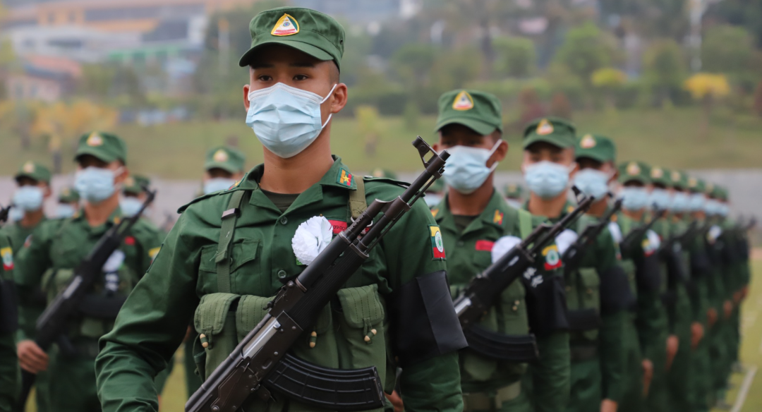 树上长95步枪，地里捡子弹？果敢同盟军的武器装备到底从哪来？