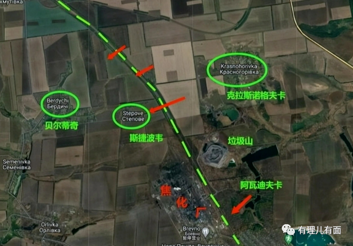 寒风中乌克兰最大国旗被撕裂！