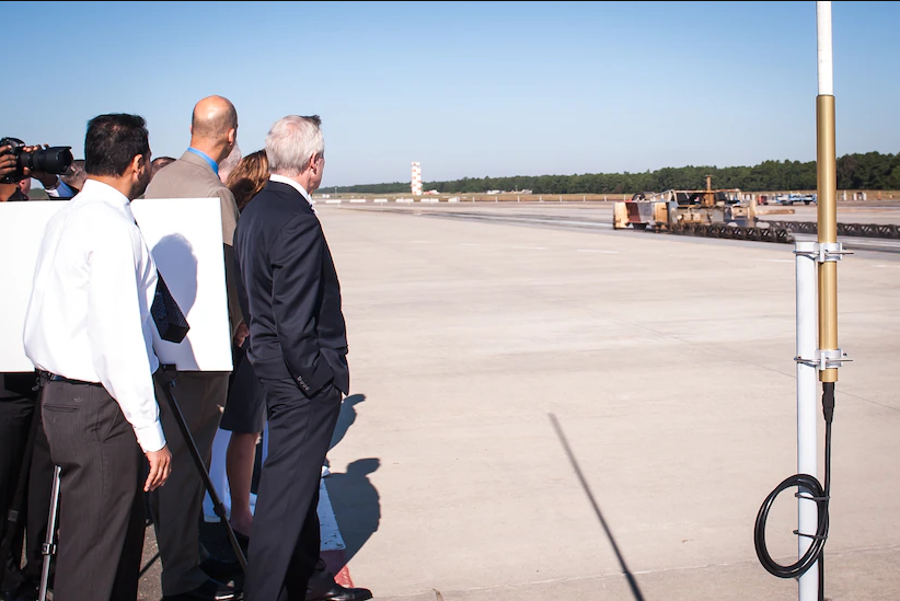 “福建”舰弹射了个“红色小车”入海，电磁弹完航母就要海试了 ？