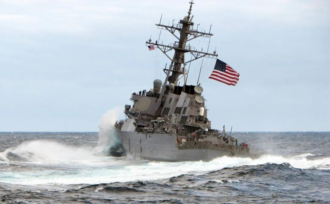 乖乖听话！伊朗公开无人机监视画面，美军航母对伊朗“言听计从”，发生了什么？