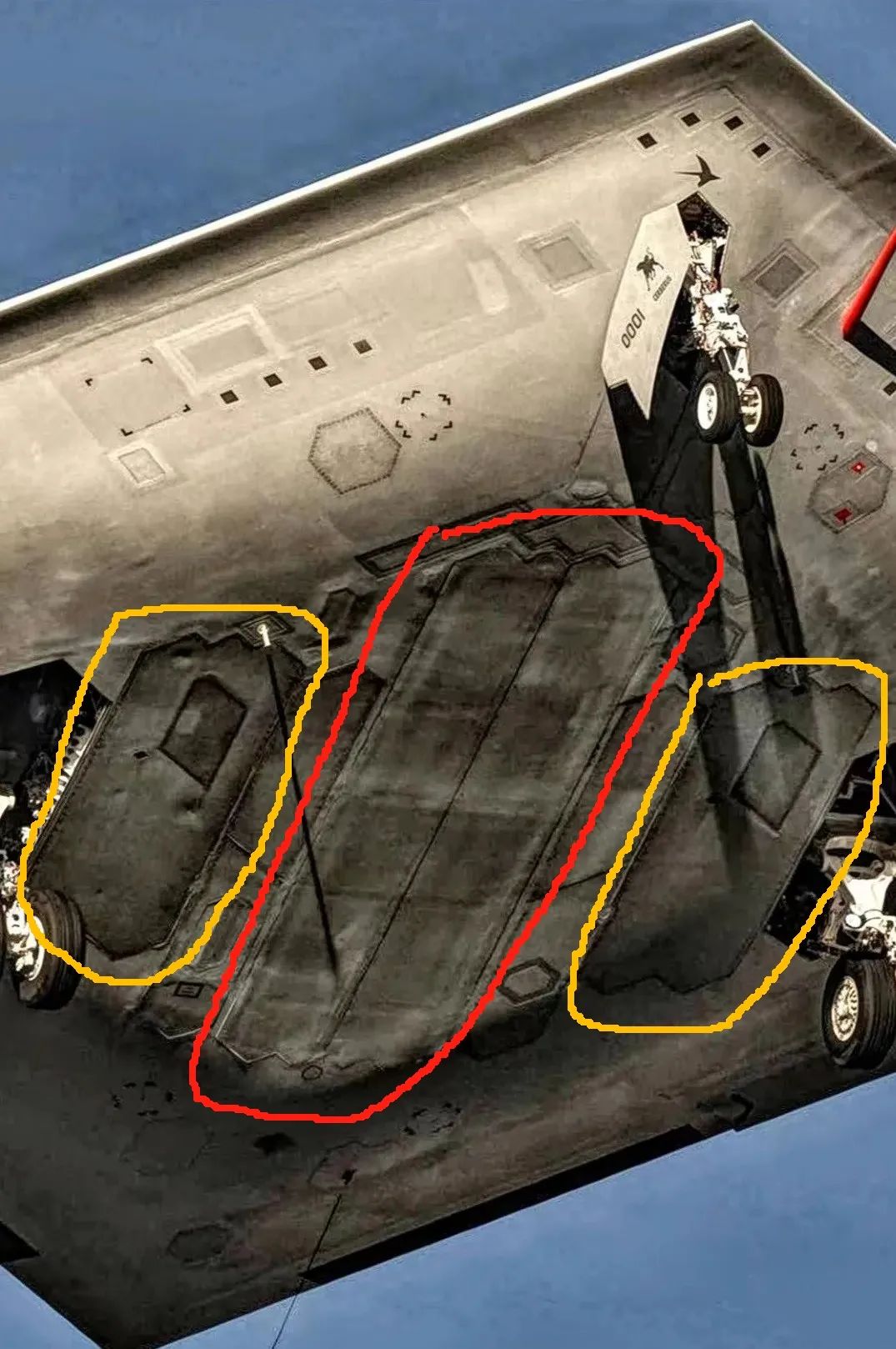 重磅！美国空军B-21正式首飞，机体细节大面积曝光！网友：压力给到中国一边了！