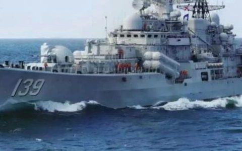 突发！澳军又来搞事，解放军出手训诫，澳洲水鬼被我声呐轰出水面