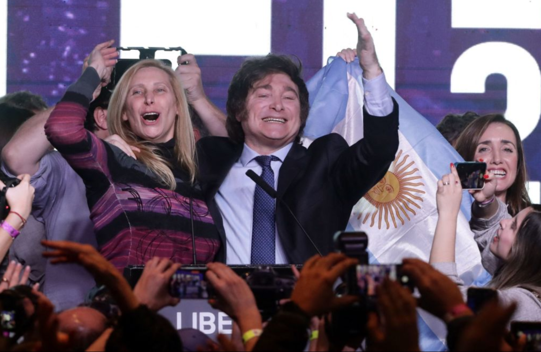 “阿根廷特朗普”上任：不梳头不结婚，宣称“逃税是人权”