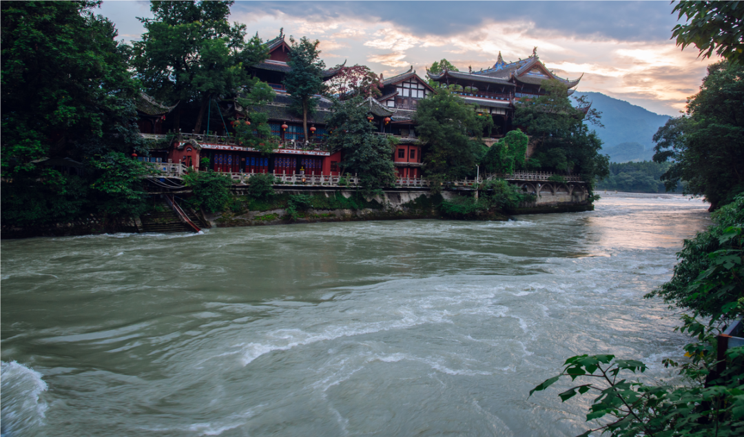 与洪水作战：缺乏现代科技的古人如何治理长江？