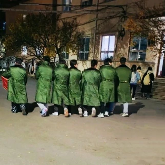 军大衣凭啥成了抗寒顶流？