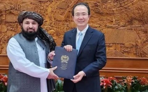 “全球第一个”承认阿富汗新大使，“帝国坟场”我们怕么？