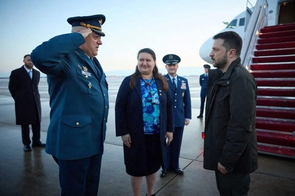 从“小甜甜”到“牛夫人”？泽连斯基此番欧美行尽显西方“乌克兰疲劳”