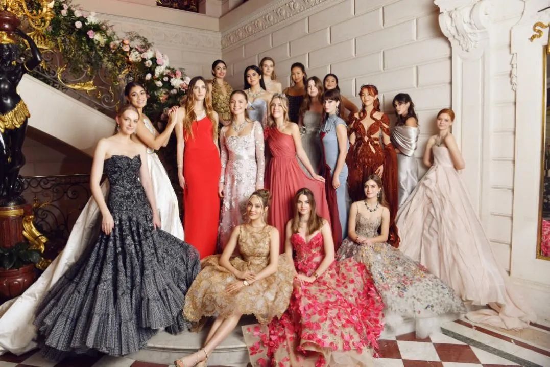 2023年了，欧洲怎么还流行这种裹小脚的相亲舞会？