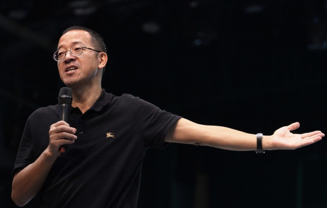 风暴眼｜董宇辉会离开？粉丝怒撕东方甄选背后：CEO曾套现超2亿港元