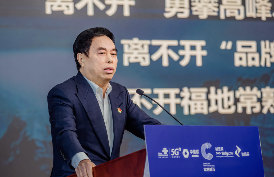 股价腰斩！340亿灰飞烟灭！“羽绒服一哥”，危险信号曝光