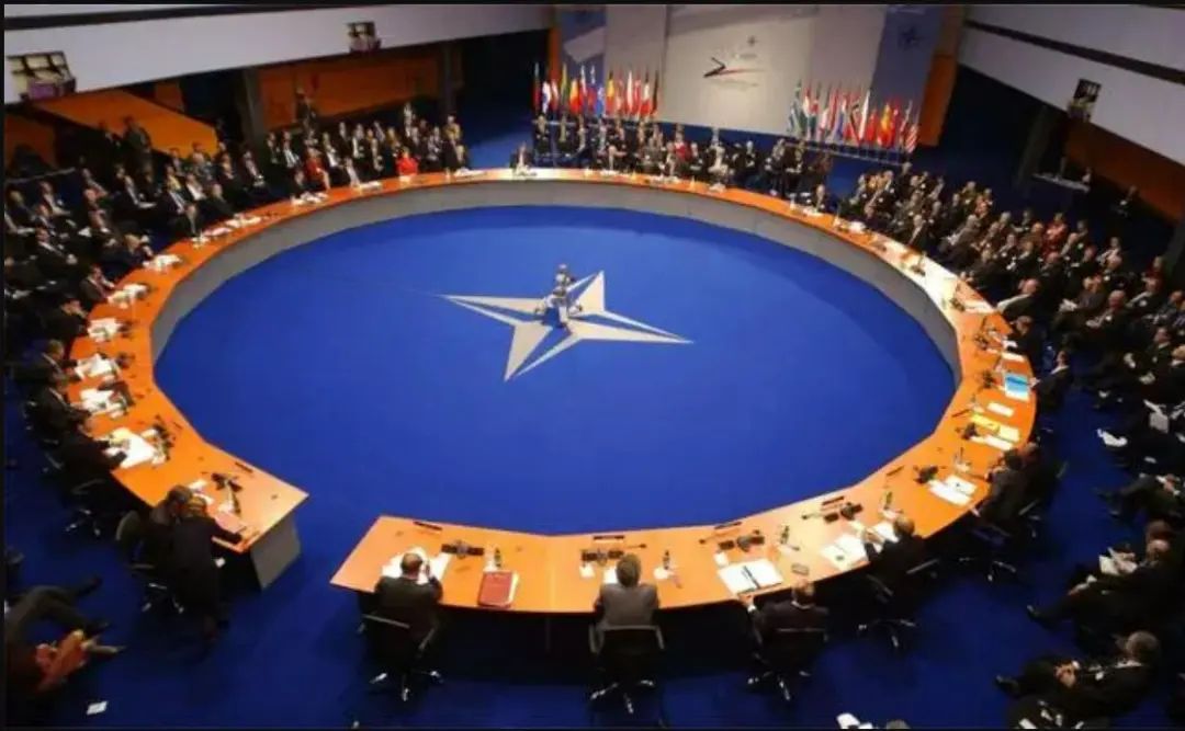 突发！俄乌战场翻天剧变，泽圣下达最高指令，百万乌军原地踏步