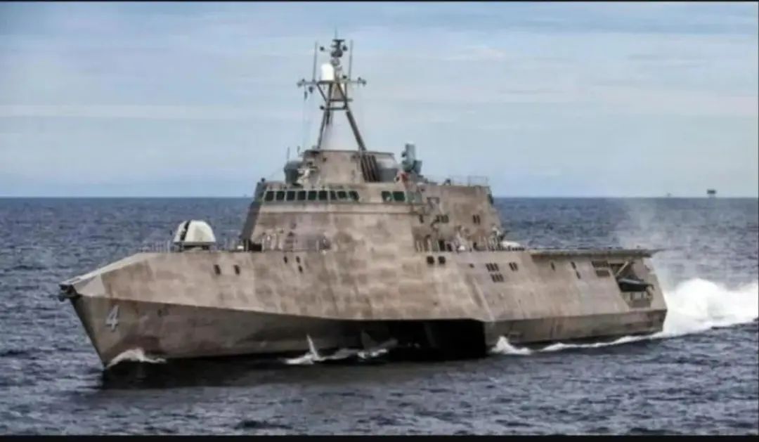 突发！美军濒海舰强闯仁爱礁，拖走那艘菲律宾破船，已刻不容缓