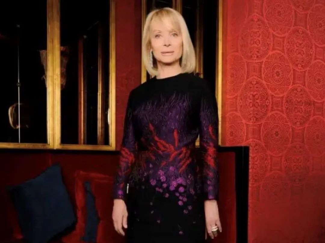 2023年了，欧洲怎么还流行这种裹小脚的相亲舞会？