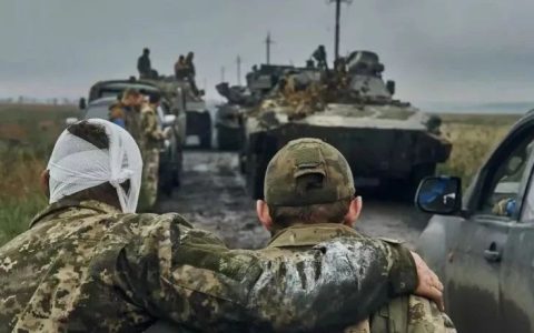 俄乌最高军事长官秘密谈判，泽连斯基或进入倒计时