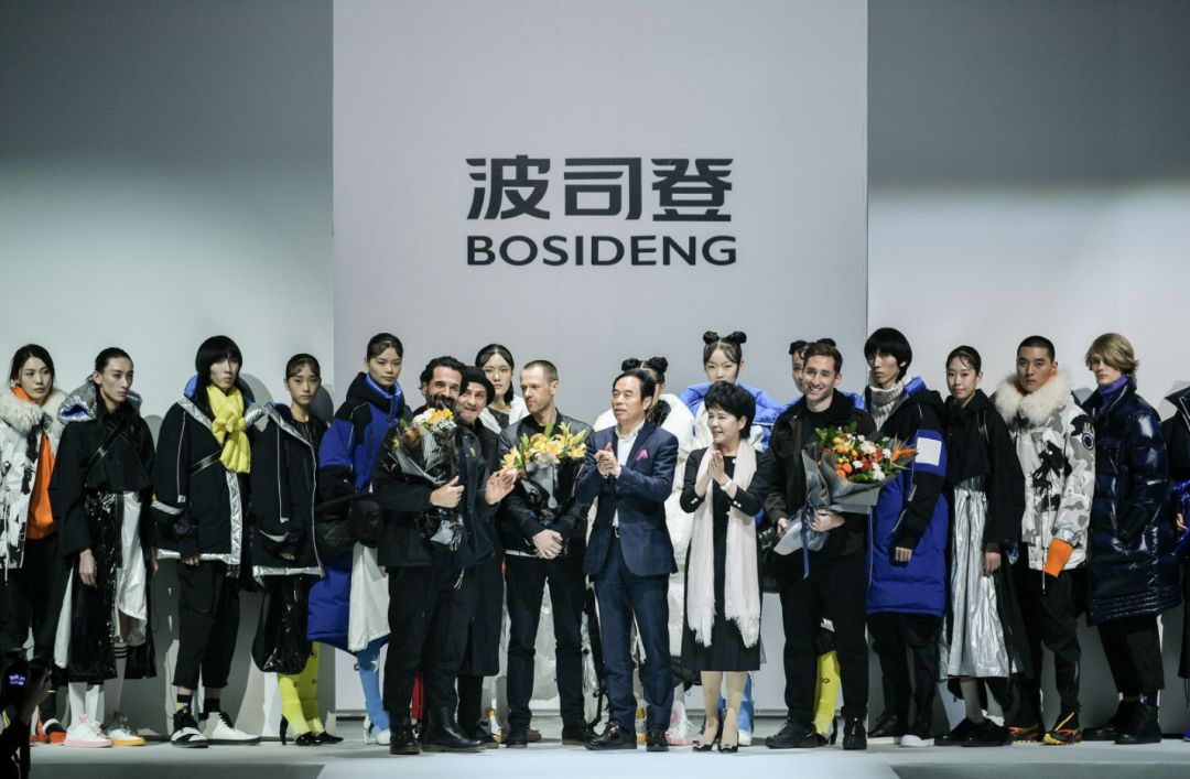 股价腰斩！340亿灰飞烟灭！“羽绒服一哥”，危险信号曝光