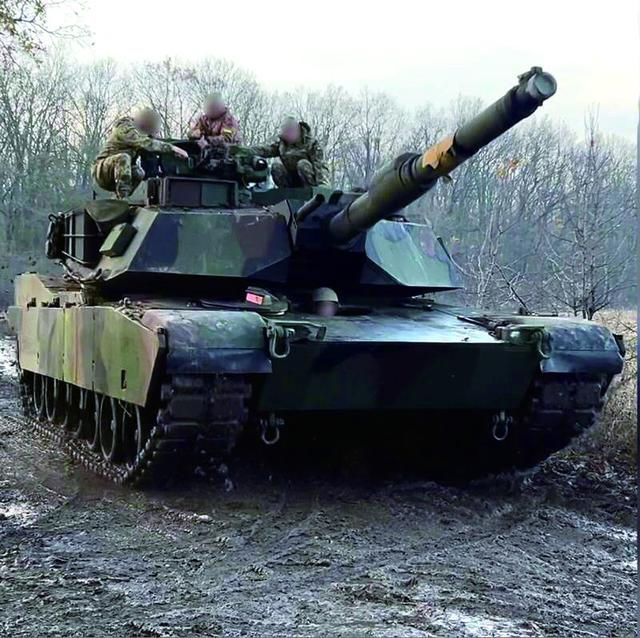 美国商务部长雷蒙多说话自相矛盾，显出无比焦虑！