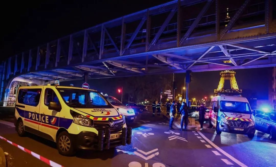 【巴黎】埃菲尔铁塔恐怖袭击1死2伤，德国英国人遭殃，奥运会还办不办了？！