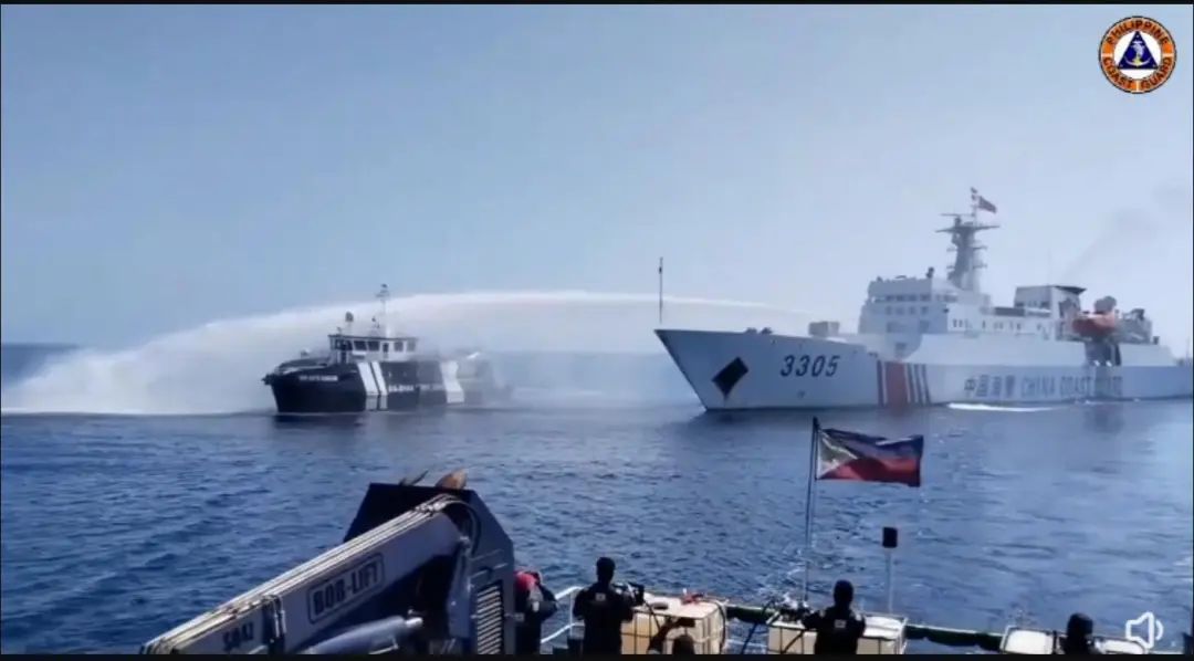 突发！中国海警向菲船“开炮”，神秘的声波武器，搞疯了菲船员