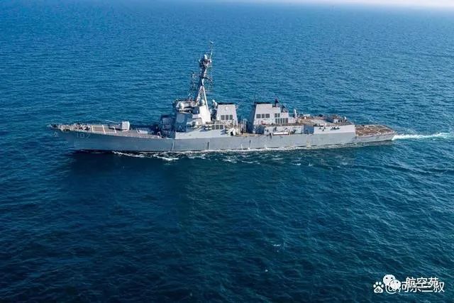 美军和胡塞武装正面交火，舰载直升机出动，击沉3船无人生还