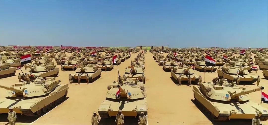 美军基地“挨炸”上百次，你得支楞起来啊！