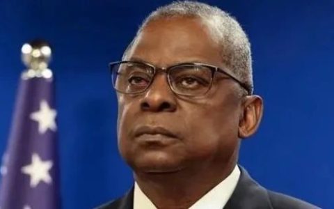 美国，越闹越大……