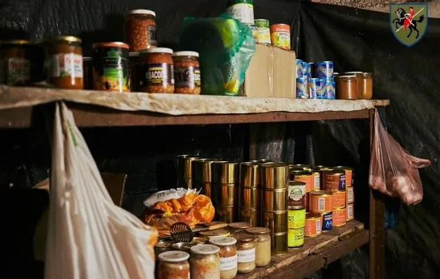 前方吃紧，后方紧吃！乌军15亿急购炮弹，国防部与中介贪污4千万油水