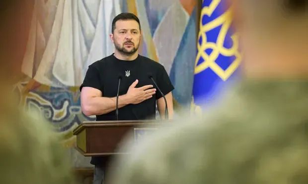 前方吃紧，后方紧吃！乌军15亿急购炮弹，国防部与中介贪污4千万油水