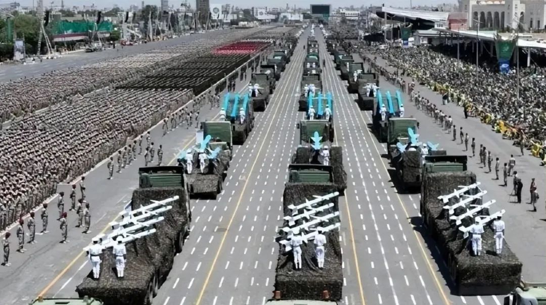 美军基地“挨炸”上百次，你得支楞起来啊！