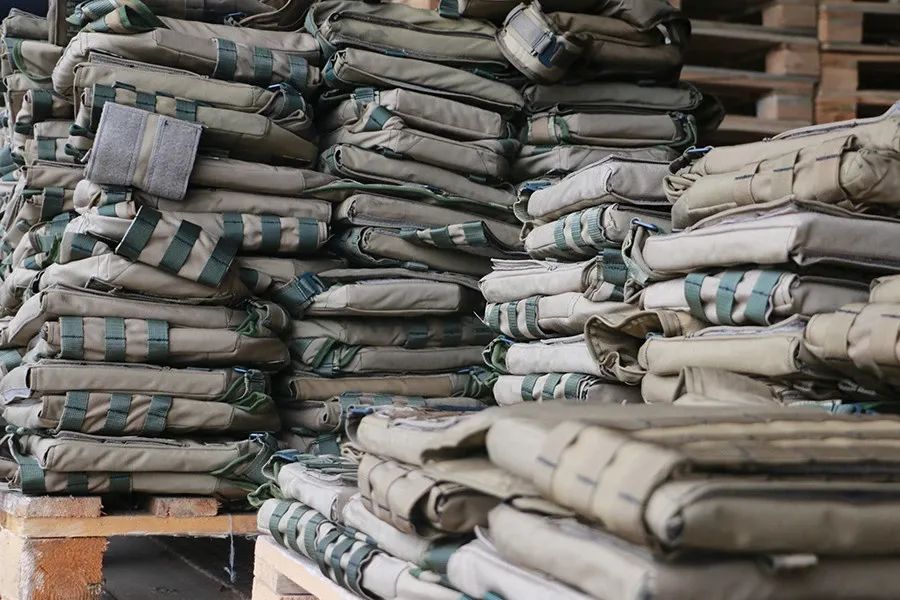 前方吃紧，后方紧吃！乌军15亿急购炮弹，国防部与中介贪污4千万油水