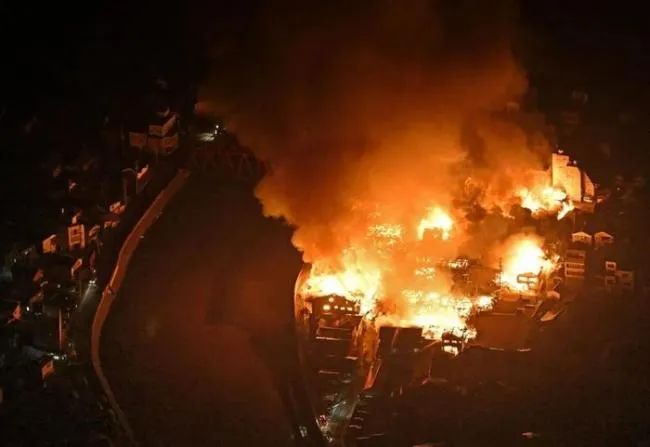 日航客机炸成火球，谁之过？