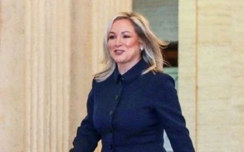 这个女人上台，大英帝国后院再起火！