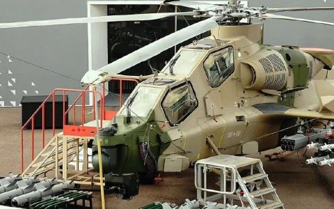 凶猛的坦克收割机：直-10新杀手锏，25公里外，秒杀敌装甲部队