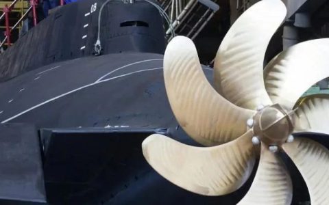 “海洋黑洞”潜艇服役，俄罗斯还惦记着卖中国，解放军早已看不上