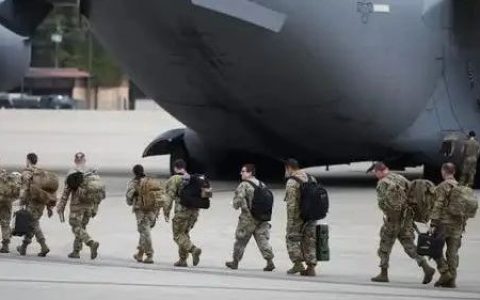 美国介入！五艘航母堵在中国门口，掩护特种部队入台？