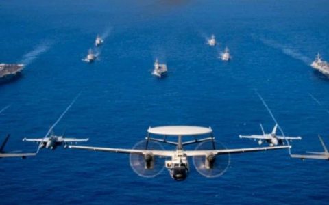 “美国三航母齐聚亚洲，拳头对准北京”