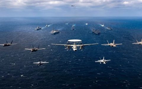 太扯了！美国半数航母“规模空前”齐聚西太，吓唬中国？