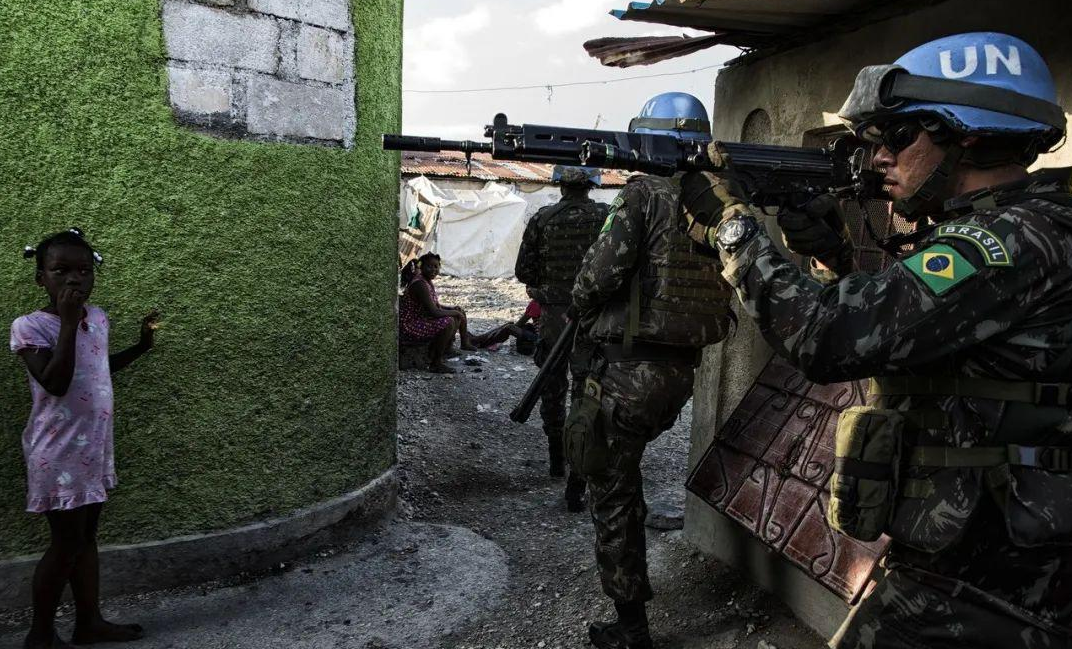 总理被赶下台，这个国家已被黑帮占领