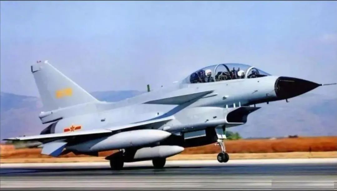 振翅长空、傲视苍穹！歼-10战机首飞26周年，已经列装600多架
