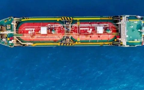 印度光吃不吐，俄罗斯十分恼怒，超级油轮原地掉头，加速运往中国