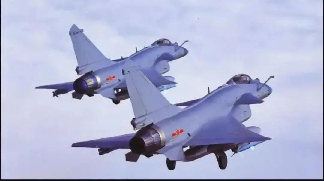 振翅长空、傲视苍穹！歼-10战机首飞26周年，已经列装600多架